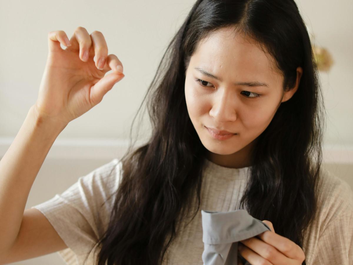Capire la perdita dei capelli: cause comuni e soluzioni efficaci