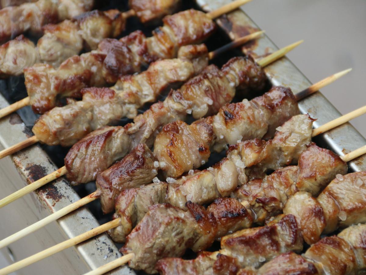 Una delizia culinaria abruzzese: alla scoperta dell'arte degli arrosticini